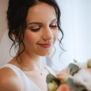 Maquillage pour mariage : yeux marron, comment choisir les teintes parfaites