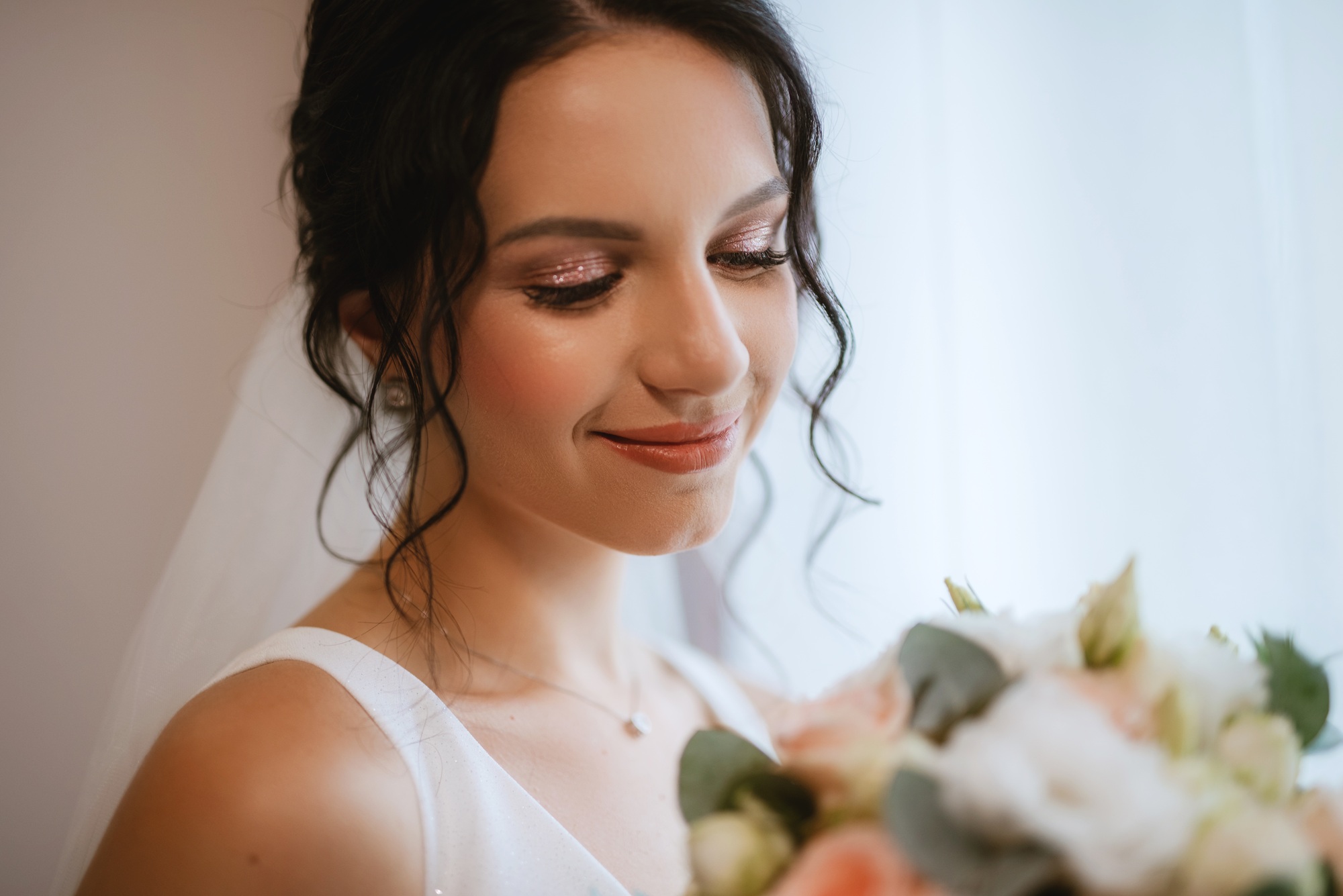 Maquillage pour mariage : yeux marron, comment choisir les teintes parfaites