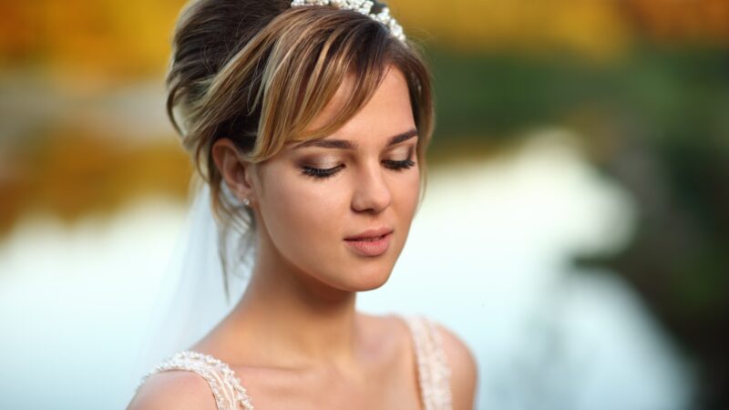Tendances 2025 : le maquillage pour mariée brune à ne pas manquer
