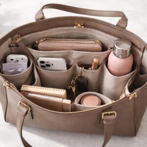 Comment bien organiser son sac fourre tout pour femme pour un accès rapide