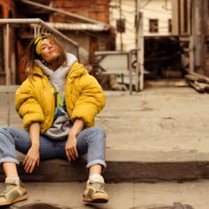 Pourquoi la marque Sacai red navy tweed est devenue un incontournable des défilés