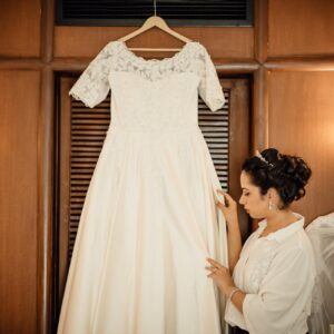 Pressing de la robe de mariée : prix et délais, ce qu&rsquo;il faut anticiper