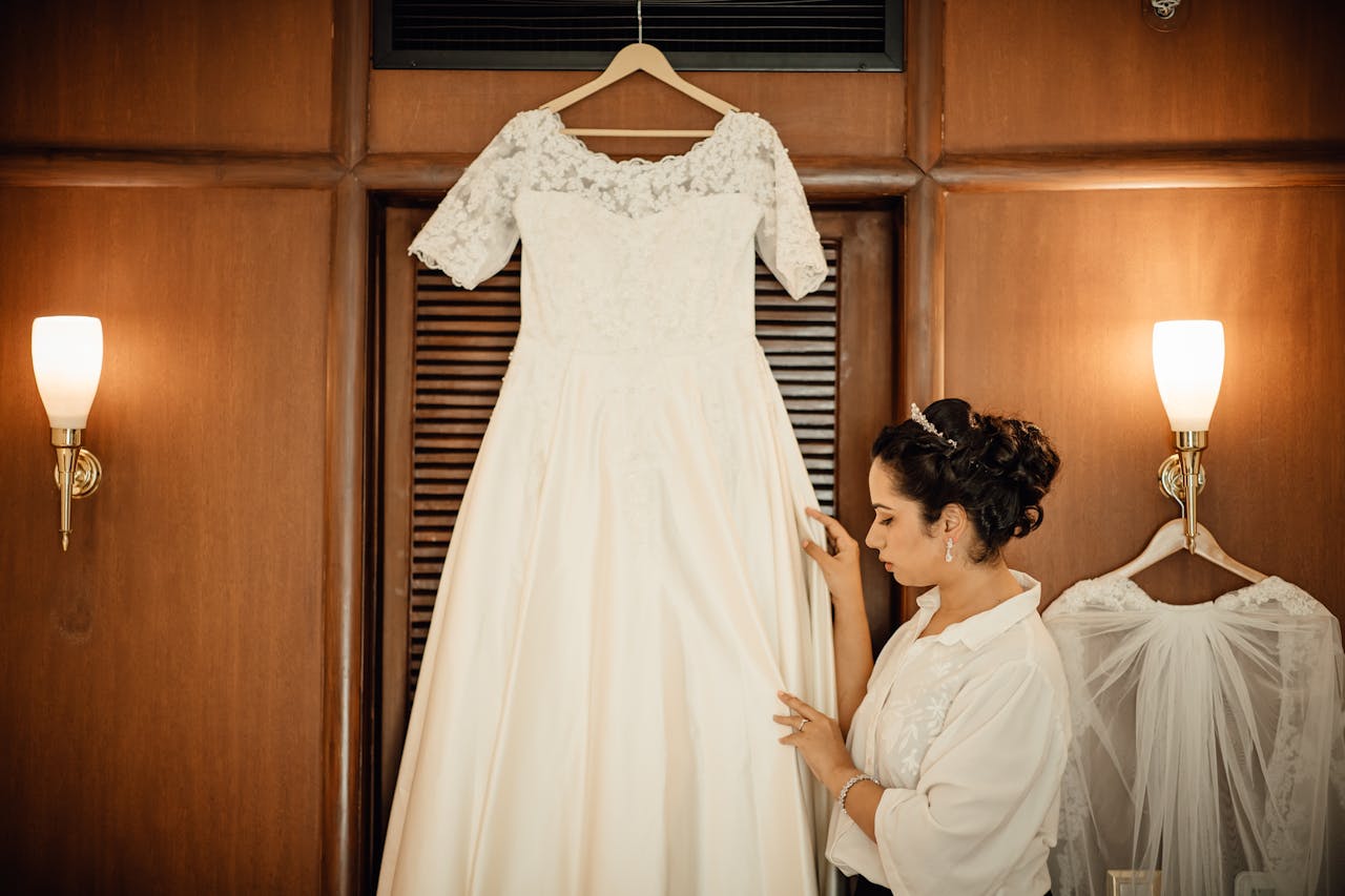 Pressing de la robe de mariée : prix et délais, ce qu&rsquo;il faut anticiper